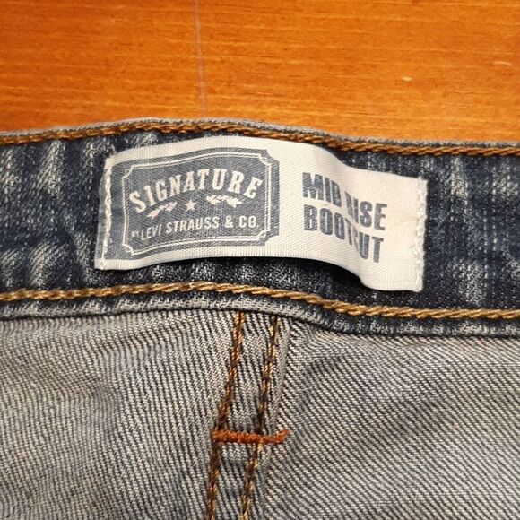Levi Strauss Signature Mid-Rise Boot Cut Jeans - Picture 4 of 8